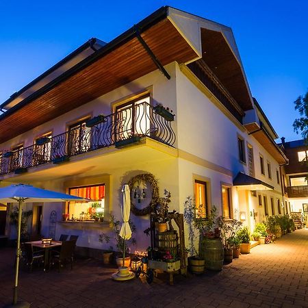 Pension Julia & Haus Elisabeth - Wallner'S Hofheuriger & Weinhof Mörbisch am See Esterno foto
