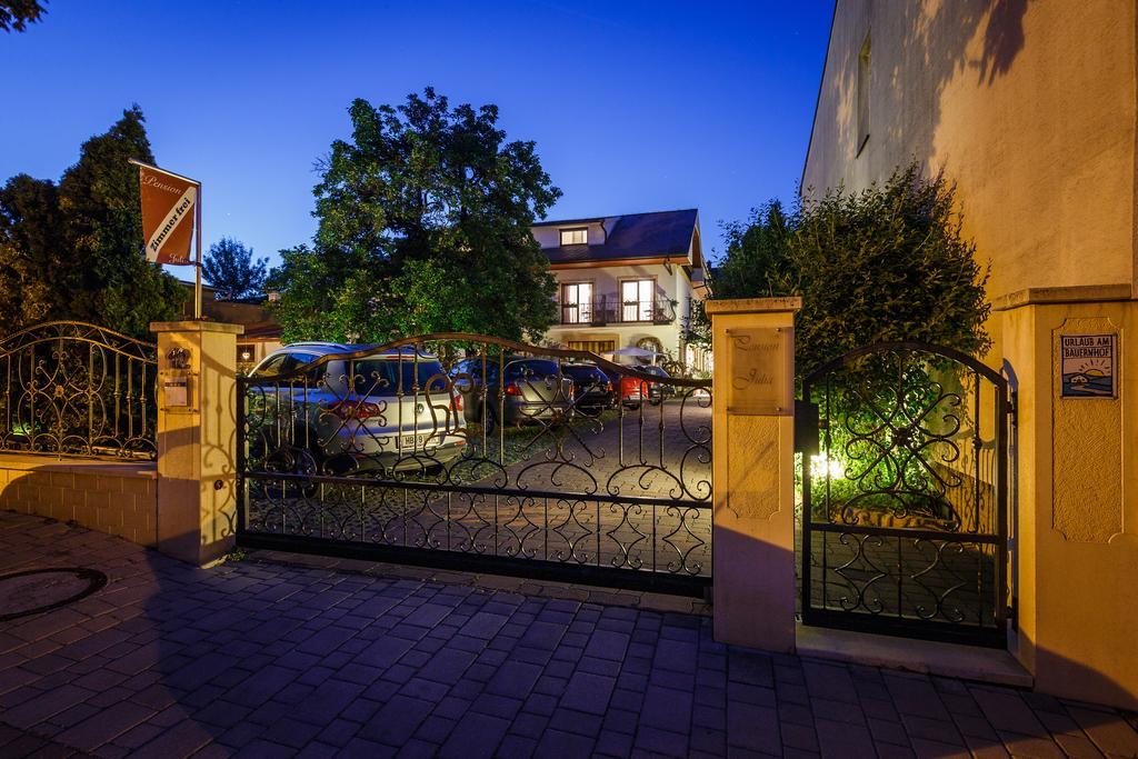 Pension Julia & Haus Elisabeth - Wallner'S Hofheuriger & Weinhof Mörbisch am See Esterno foto